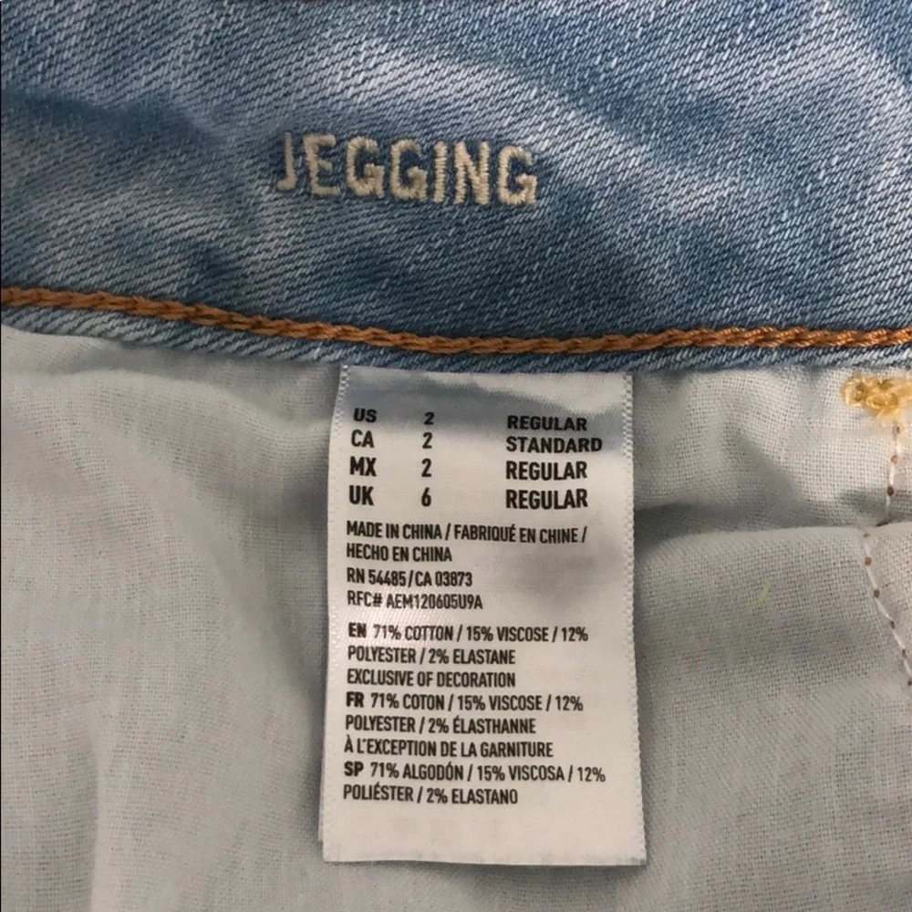 American Eagle Light Wash Jeggins - Picture 4 of 4
